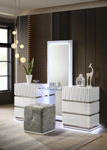 Load image into Gallery viewer, B32 Lisbon 6pc Bedroom Set
