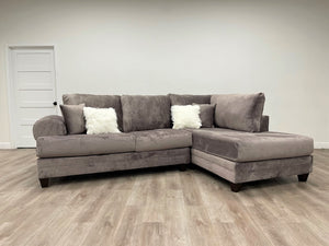 900 SECTIONAL W/ PILLOWS (2 COLORS)