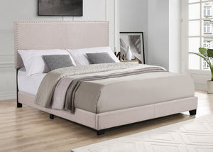FABRIC BED WITH NAILHEADS IN BEIGE